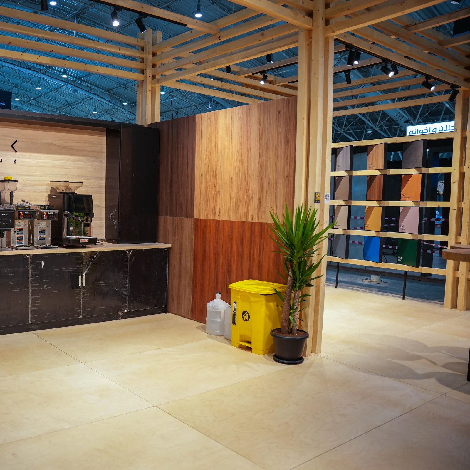 Stand Coffee Bar, Makboutique